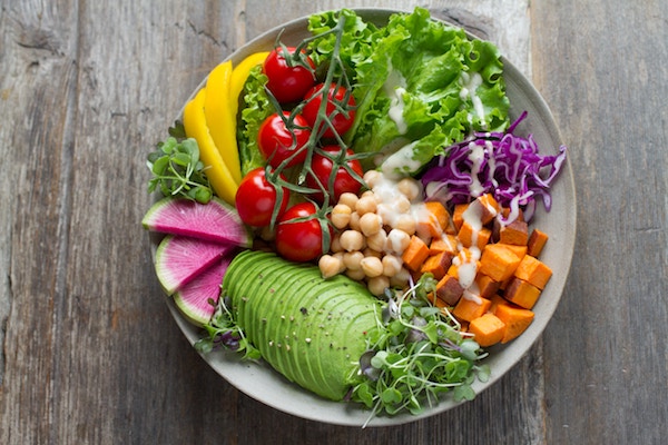 Une assiette de légumes