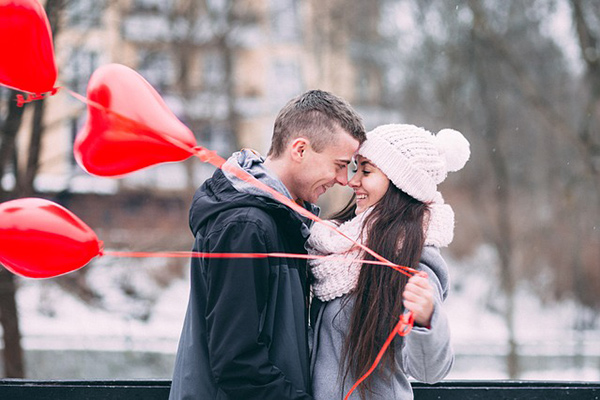 lballon gonflé à l'helium en forme de coeur