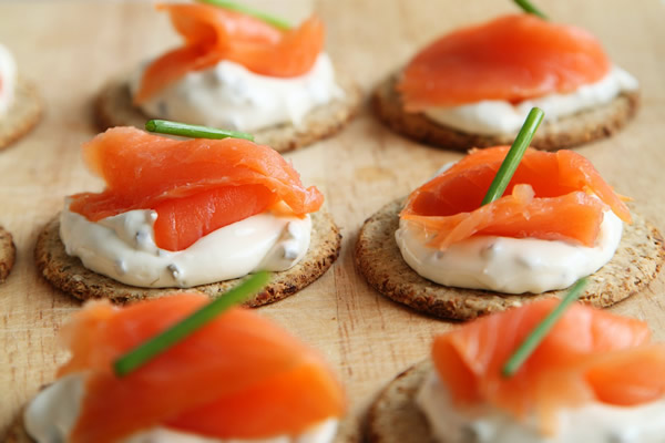 Plateau de canapés au saumon