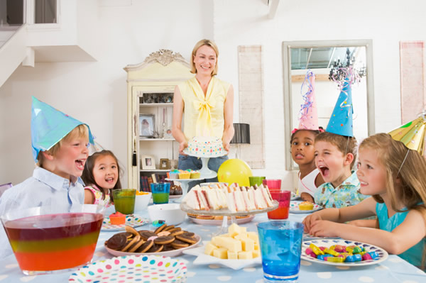 1 Fève - Les Théières pour l'anniversaire de votre enfant - Annikids