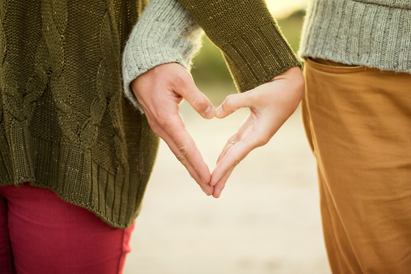 Des mains qui forment un coeur