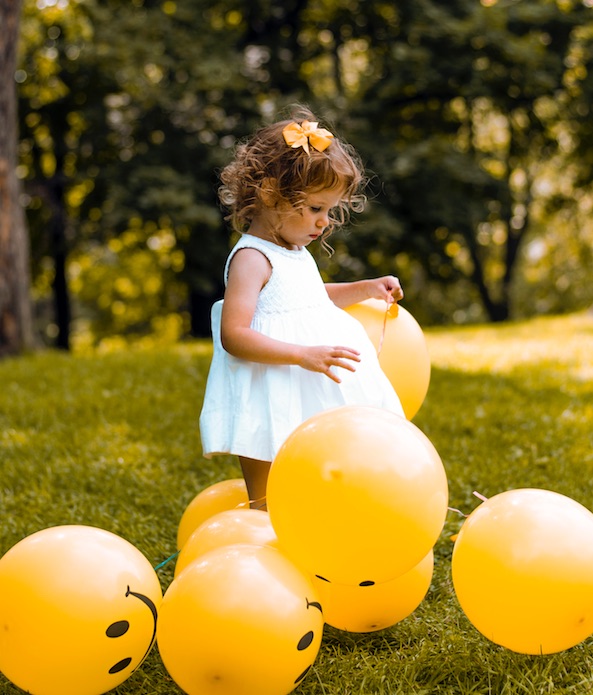 Petite fille et ballons smile