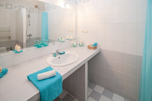 Une salle de bain couleur turquoise